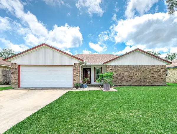 720 S Remington Drive, Angleton, TX 77515