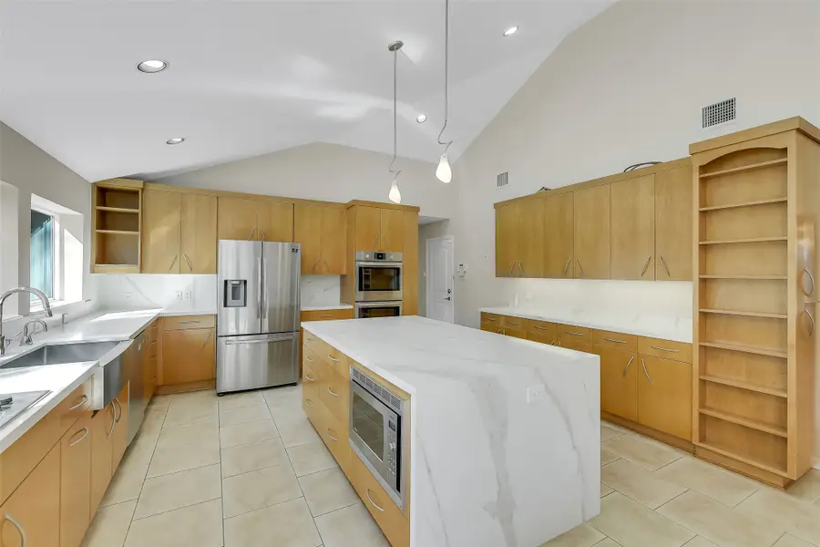 10210 Scofield Lane, Houston, TX 77096 - Image #3