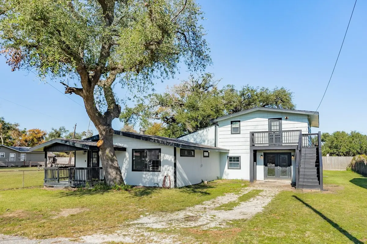 640 Whitten Street, Clute, TX 77531 - #1