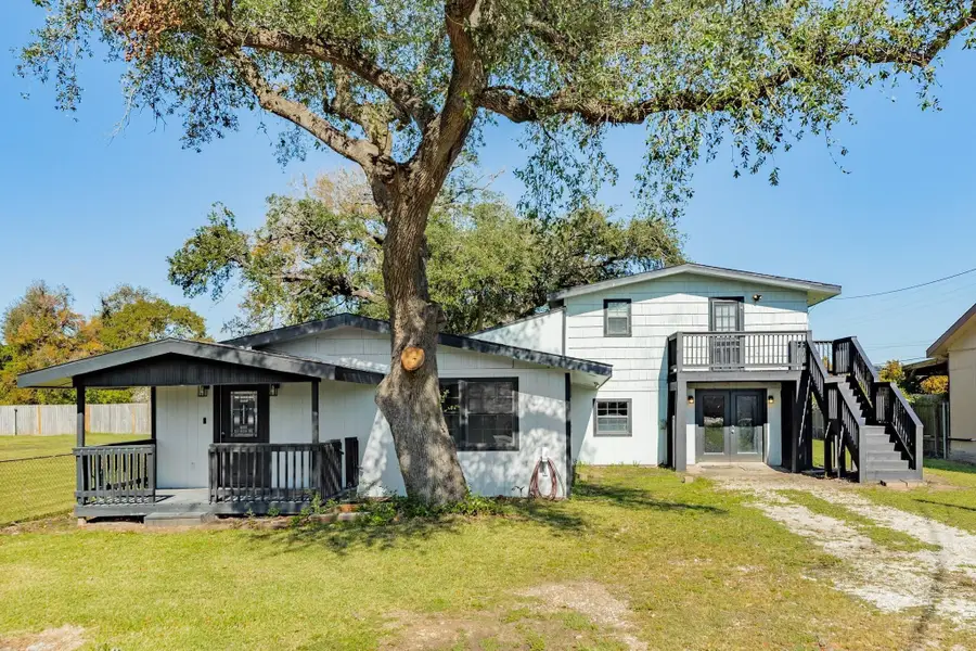640 Whitten Street, Clute, TX 77531 - #2