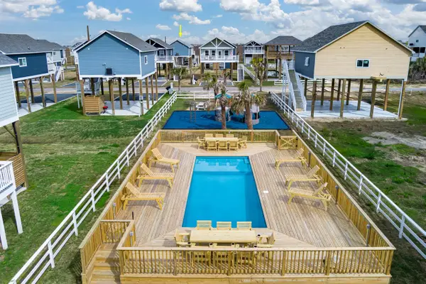 1057 Johnson Road, Gilchrist, TX 77617