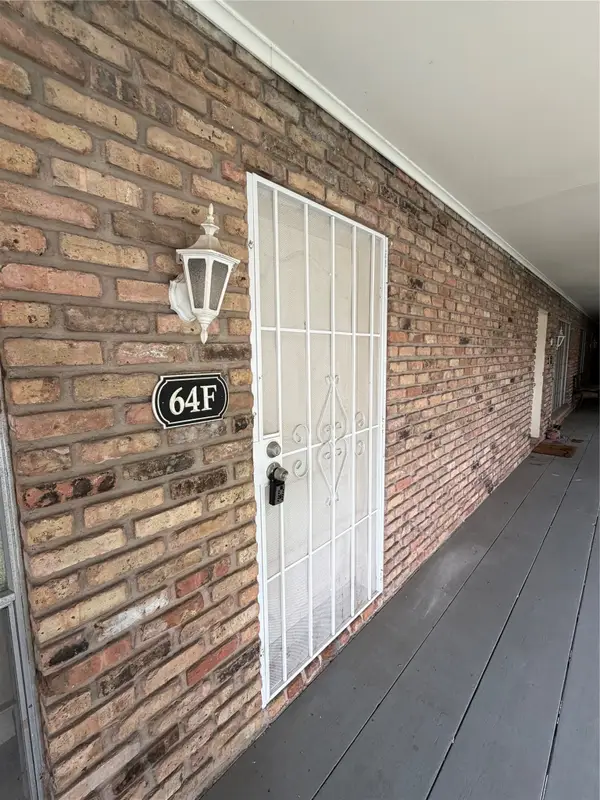 2201 Fountain View Drive #64F, Houston, TX 77057