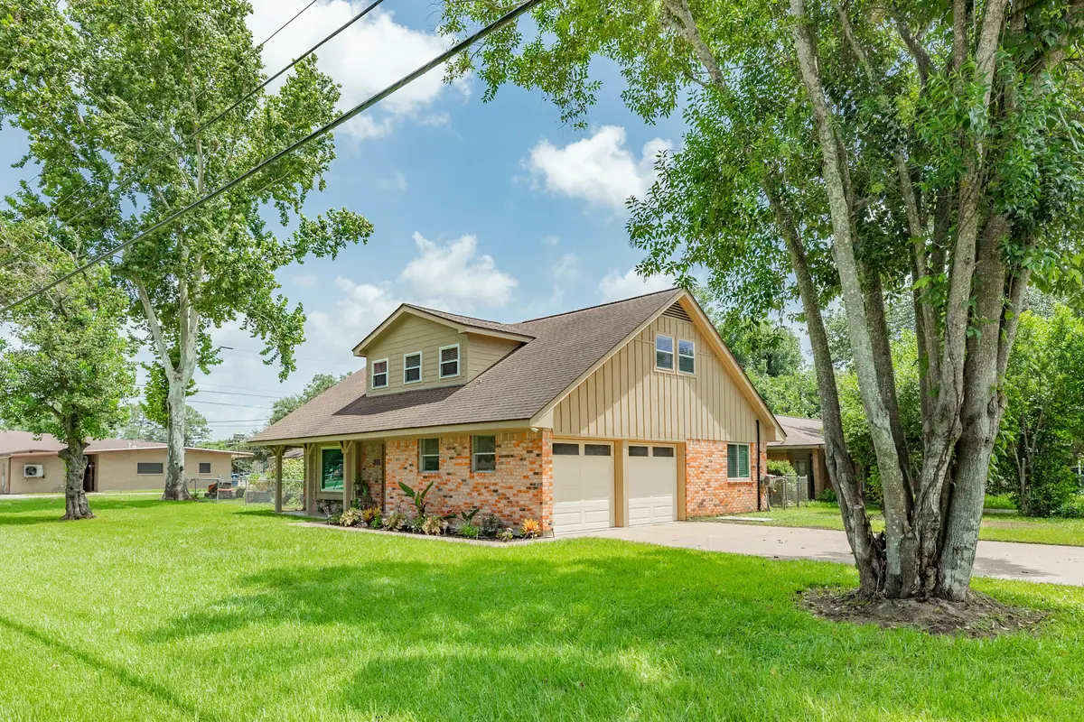 811 Loggins Drive, West Columbia, TX 77486 - #1