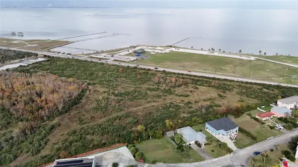 226 Debbie Lane, San Leon, TX 77539