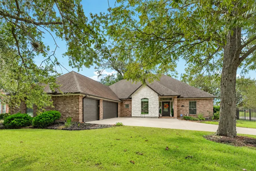 52 English Oak Court, Lake Jackson, TX 77566 - #2