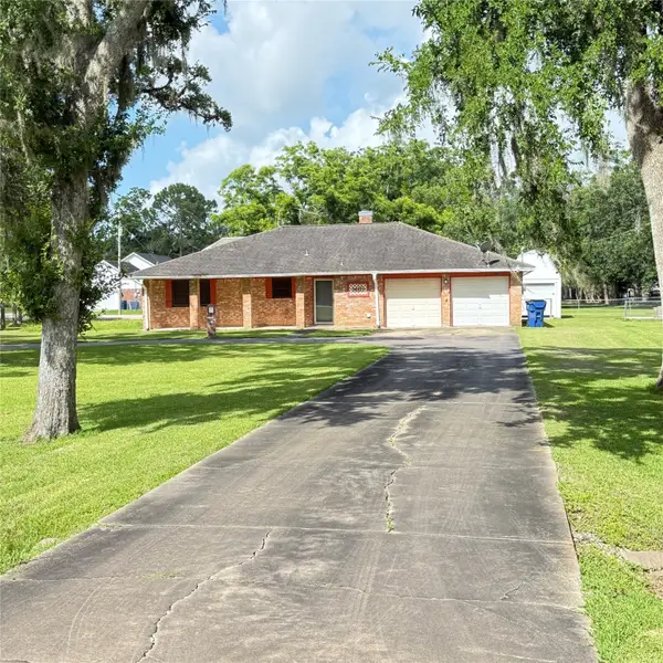 1410 S Dance Drive, West Columbia, TX 77486