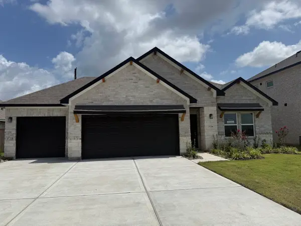 3134 Emerald Hill Dr, Angleton, TX 77515