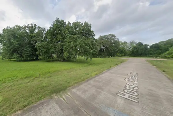 387 Horse Shoe Trail, Angleton, TX 77515
