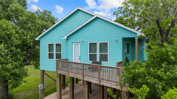 2113 Knollwood Street, Kemah, TX 77565