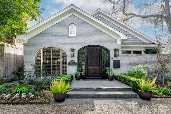 2215 Wroxton Road, Houston, TX 77005