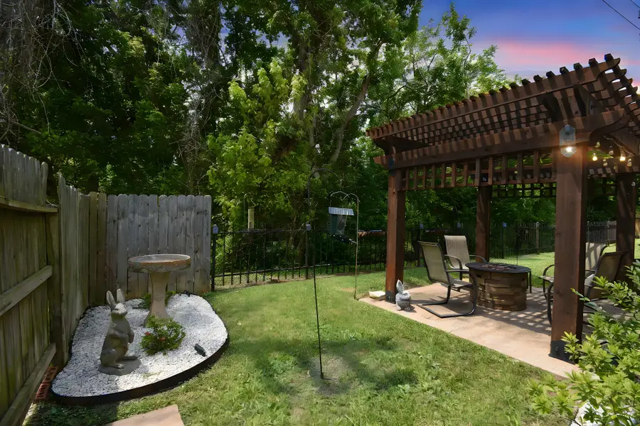 1810 Pebble Hill Court, Sugar Land, TX 77478 - Image #2