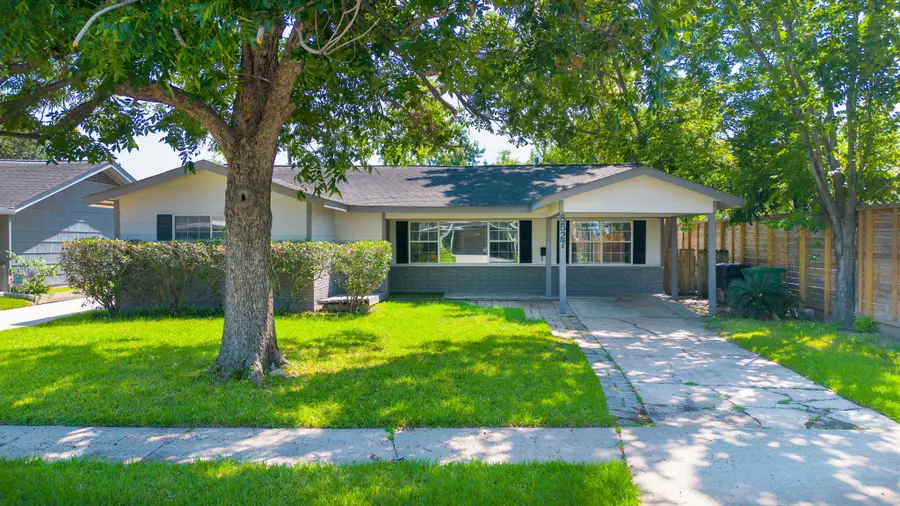 8527 Ridgepoint Drive, Houston, TX 77055 - Image #2