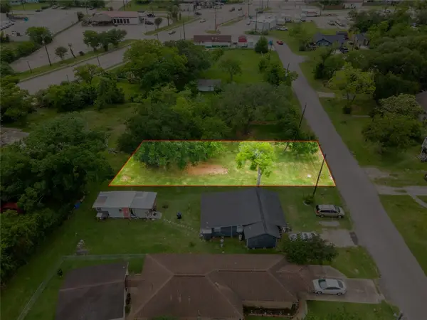 507 Cemetery Street, Clute, TX 77531