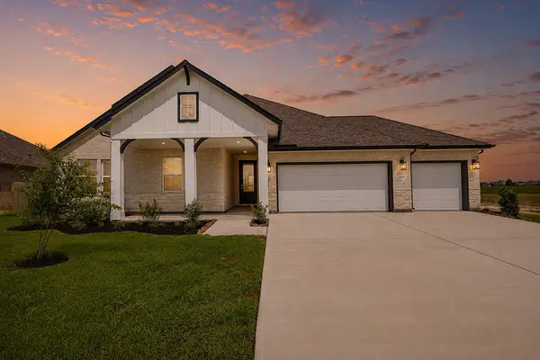 12127 Old Fashion Circle, Mont Belvieu, TX 77535