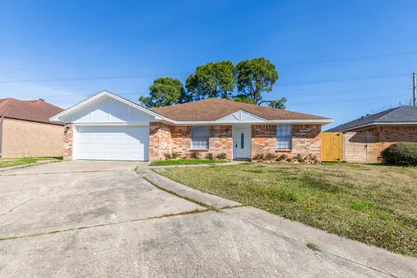 8502 Lynwood Lane, Port Arthur, TX 77642