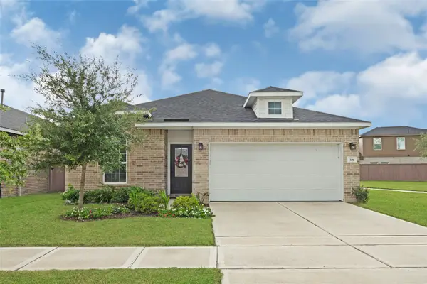 301 Prairie Grass Trail, Clute, TX 77531