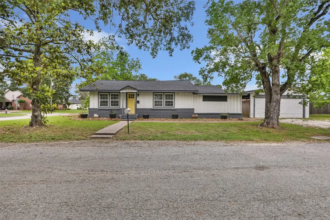 302 E Kay Street, Dayton, TX 77535 - #1