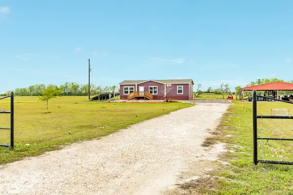 1886 County Road 212, Angleton, TX 77515