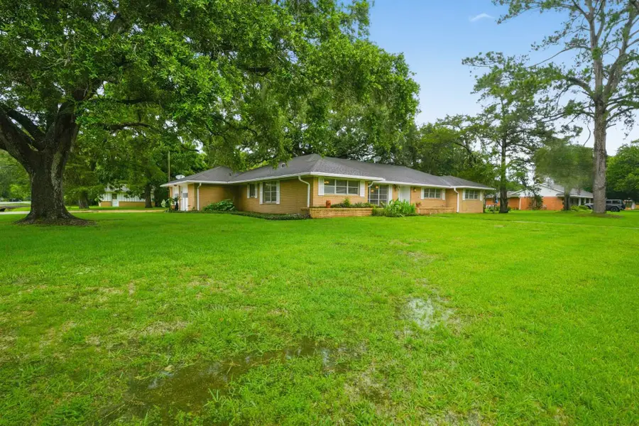412 W Duncan Street, Alvin, TX 77511 - #2