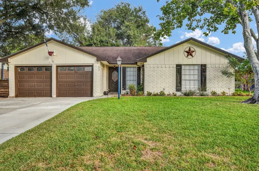53 Blue Bell Court, Lake Jackson, TX 77566 - #2