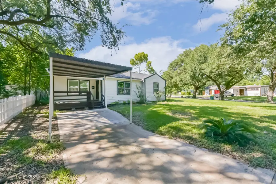 1102 W Hart Avenue, Pasadena, TX 77506 - #2