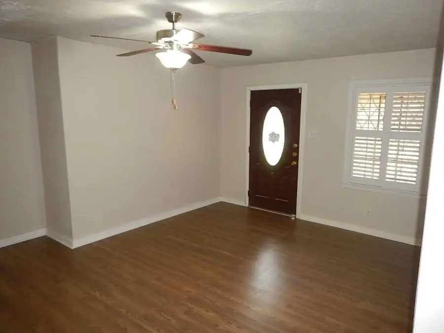 5939 Belarbor Street, Houston, TX 77033 - Image #3