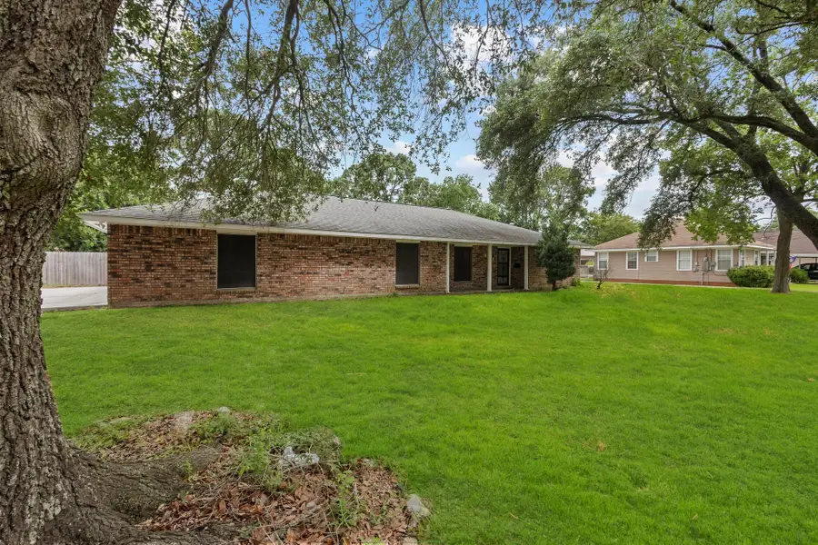 6281 25th St, Groves, TX 77619 - Image #2