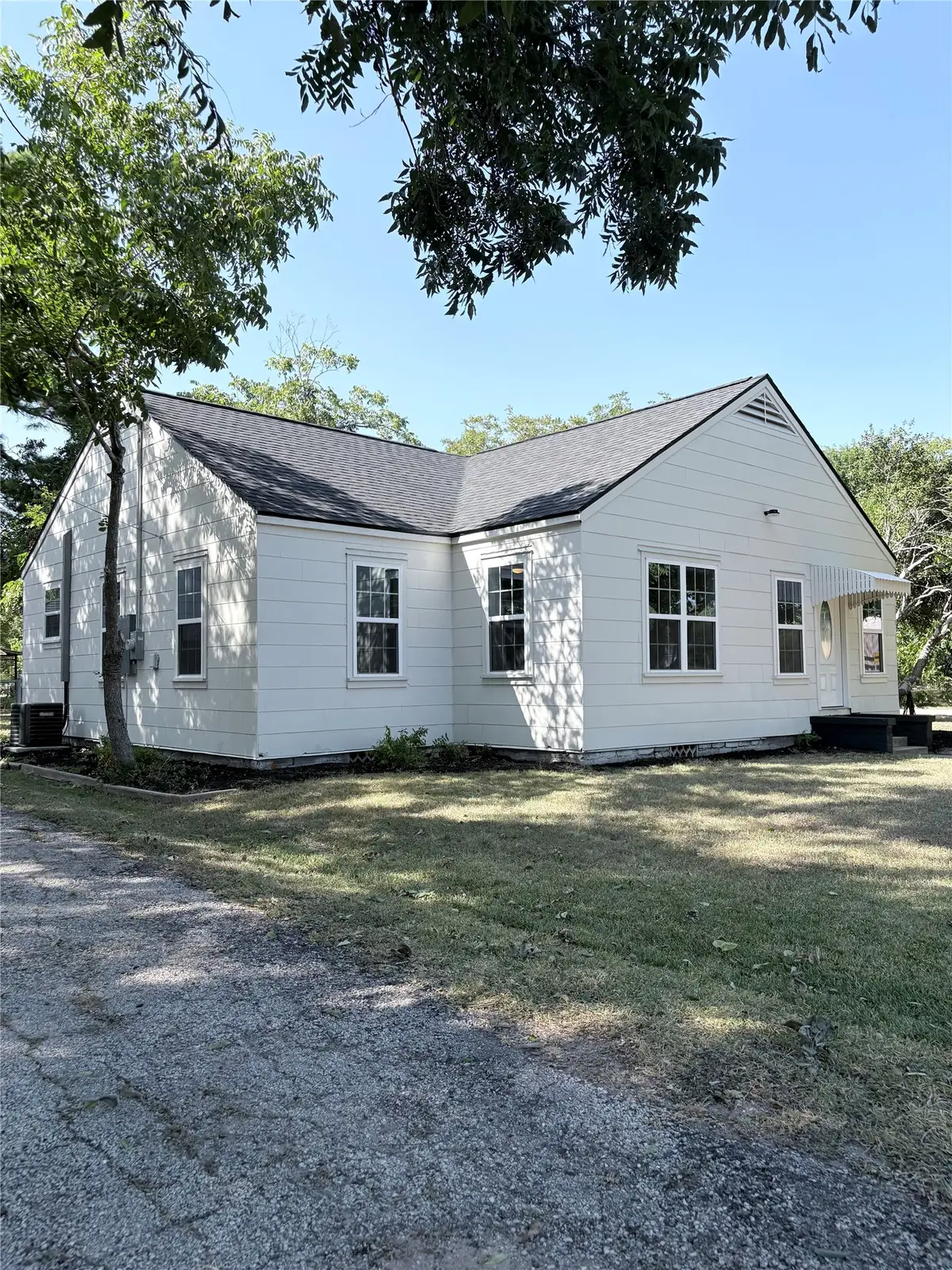 723 E Blackshear Street, Navasota, TX 77868 - #1
