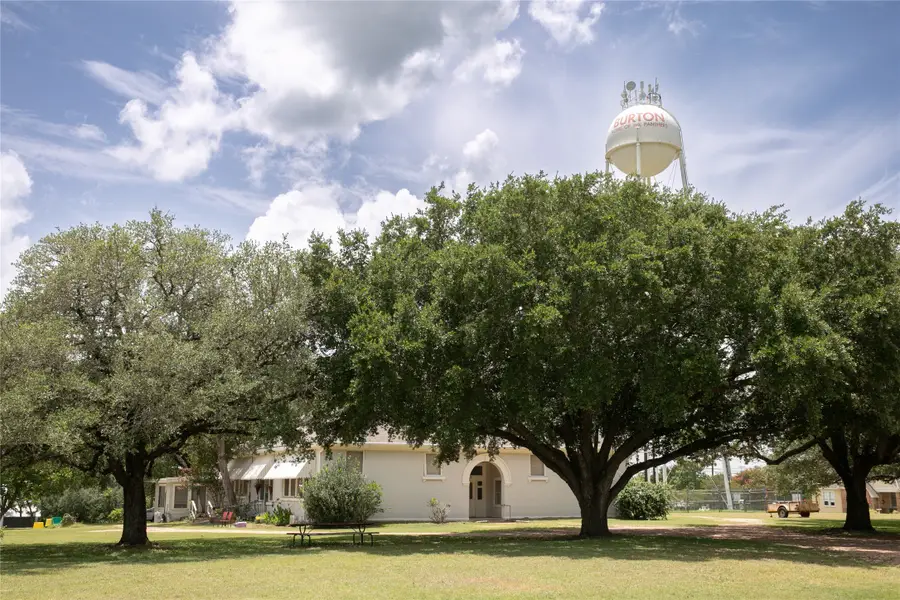 515 N Colorado Street, Burton, TX 77835 - Image #2