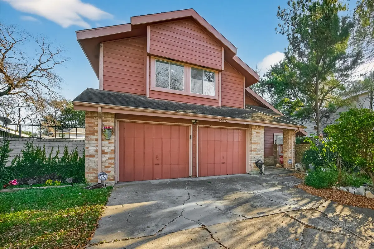 10647 Chapel Hill Drive, Houston, TX 77099 - Image #1