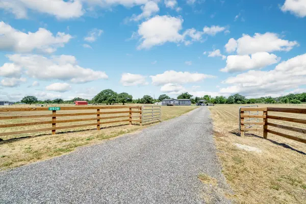 8938 Old Highway Road, Calvert, TX 77837