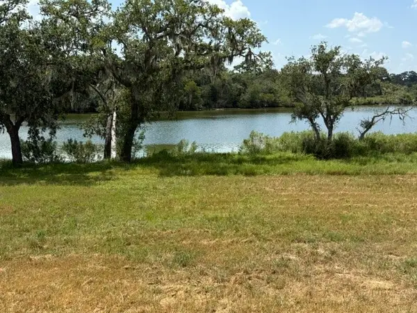4420 Leslies Way, Dickinson, TX 77539