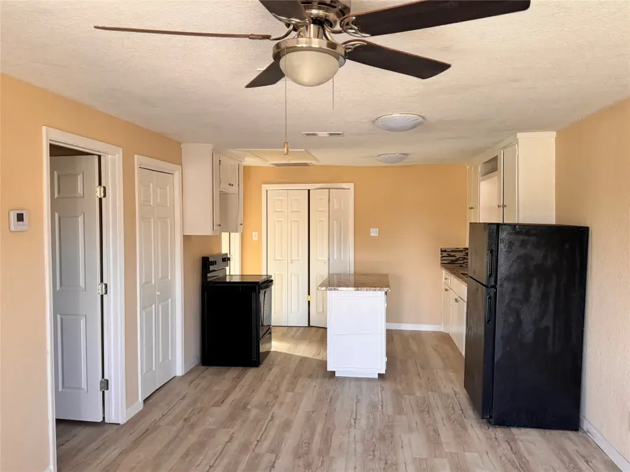 2820 Moore Avenue, Bay City, TX 77414 - Image #2