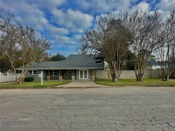 241 S Masonic St, Bellville, TX 77418