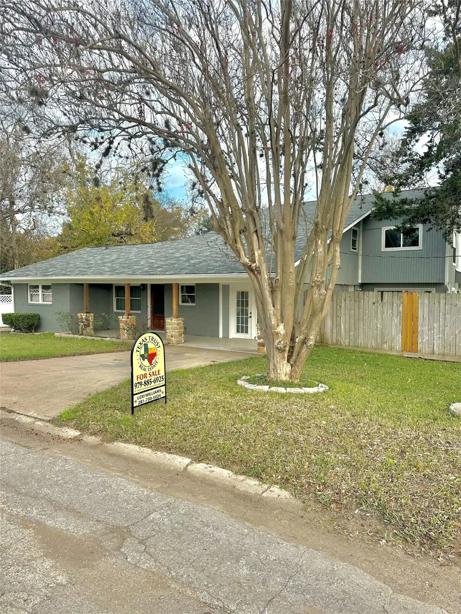 241 S Masonic St, Bellville, TX 77418 - Image #2