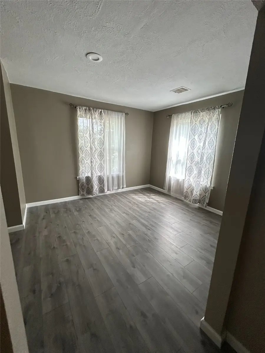 241 S Masonic St, Bellville, TX 77418 - Image #3