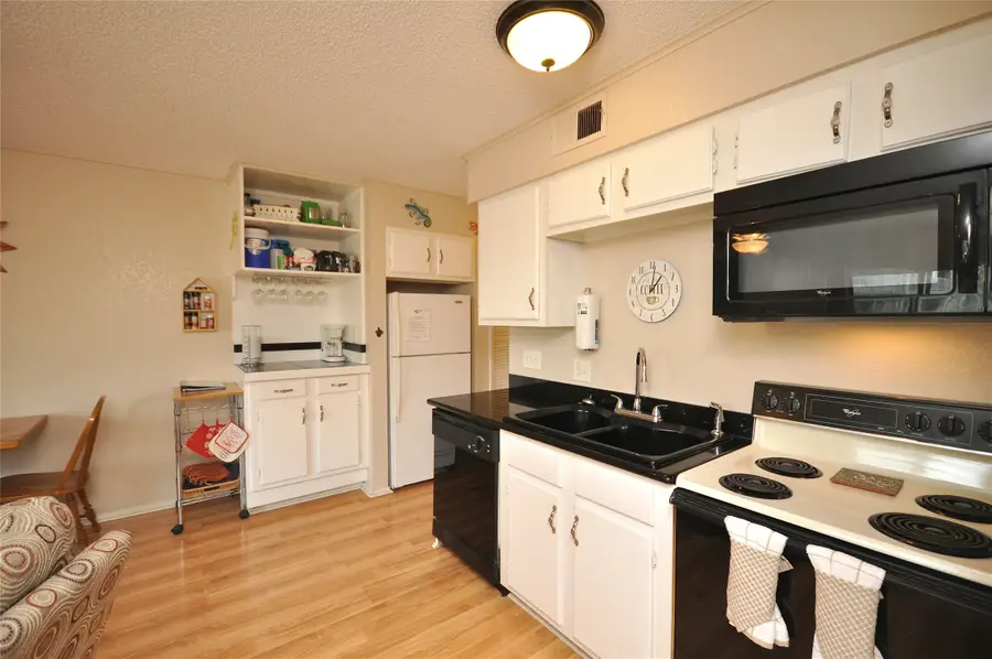 500 N Market Street #111, New Braunfels, TX 78130 - #3