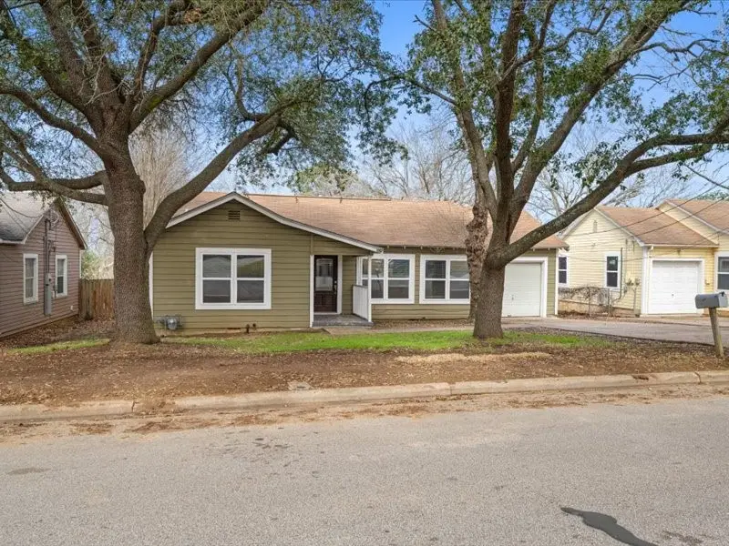 805 E Tom Green Street, Brenham, TX 77833 - #2