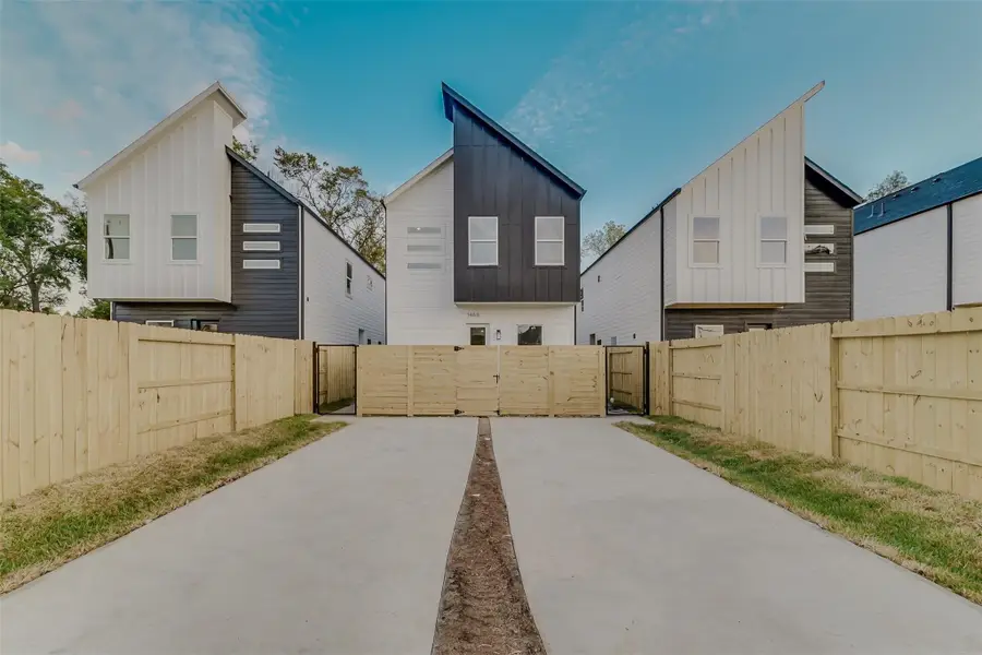 9437 Pembrook Street, Houston, TX 77016 - Image #2