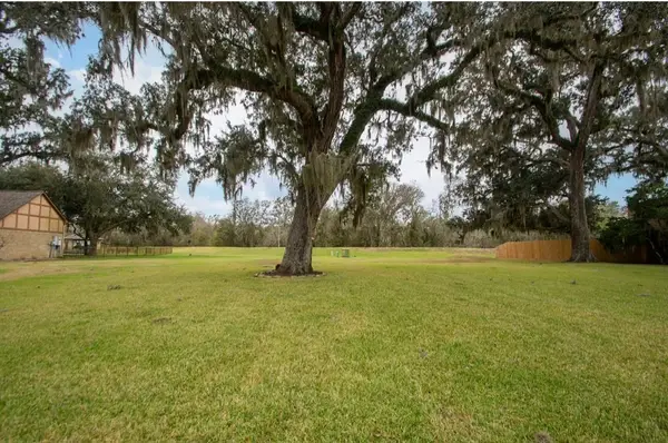 2232 Ridgewood, West Columbia, TX 77486