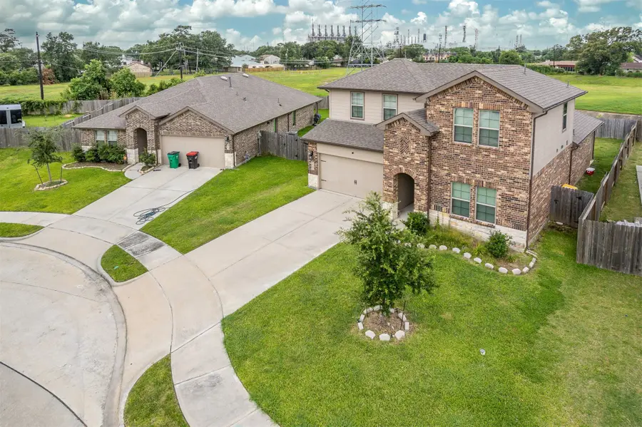 3907 Hawaiian Court, Baytown, TX 77521 - Image #3