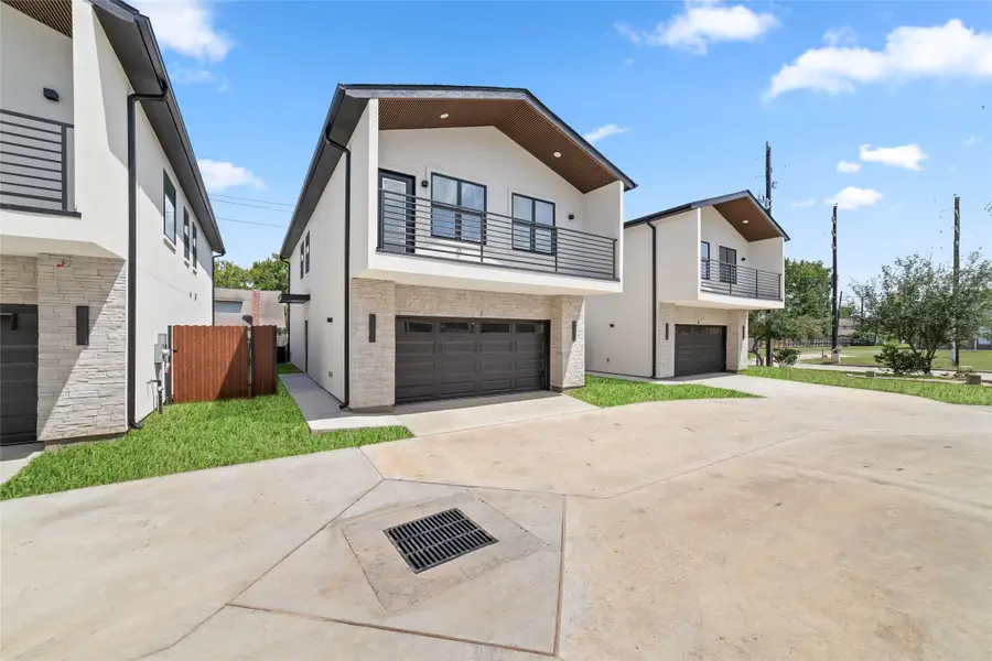 1811 N Spring Dr #7, Houston, TX 77373 - #2