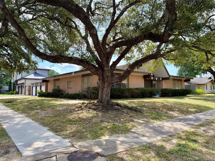 5303 Paisley Street, Houston, TX 77096 - #3