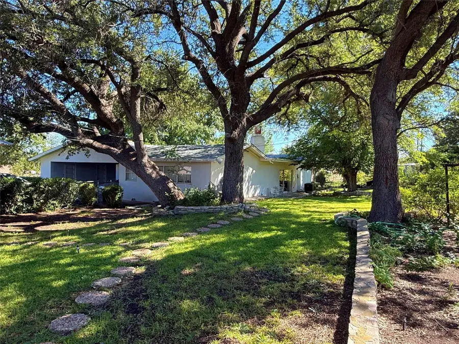 504 Oak Street, Ozona, TX 76943 - Image #2