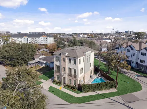 1801 W 14th 1/2 Street, Houston, TX 77008
