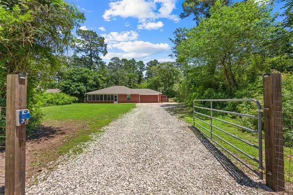 125 Ridgewood Drive, Magnolia, TX 77355