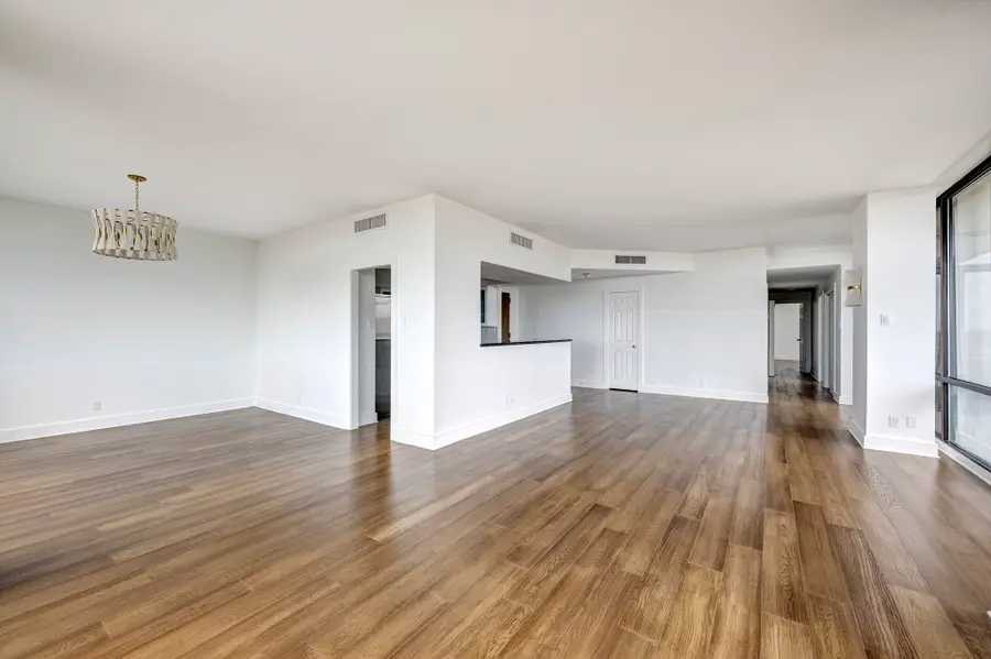 15 Greenway Plaza #8G, Houston, TX 77046 - Image #2
