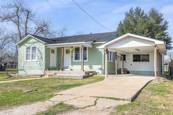 403 N College Street, Weimar, TX 78962