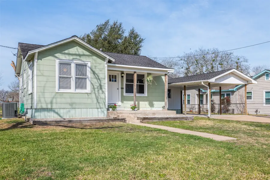 403 N College Street, Weimar, TX 78962 - #2