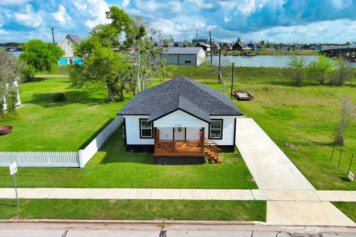1122 W 2nd Street, Freeport, TX 77541 - #1